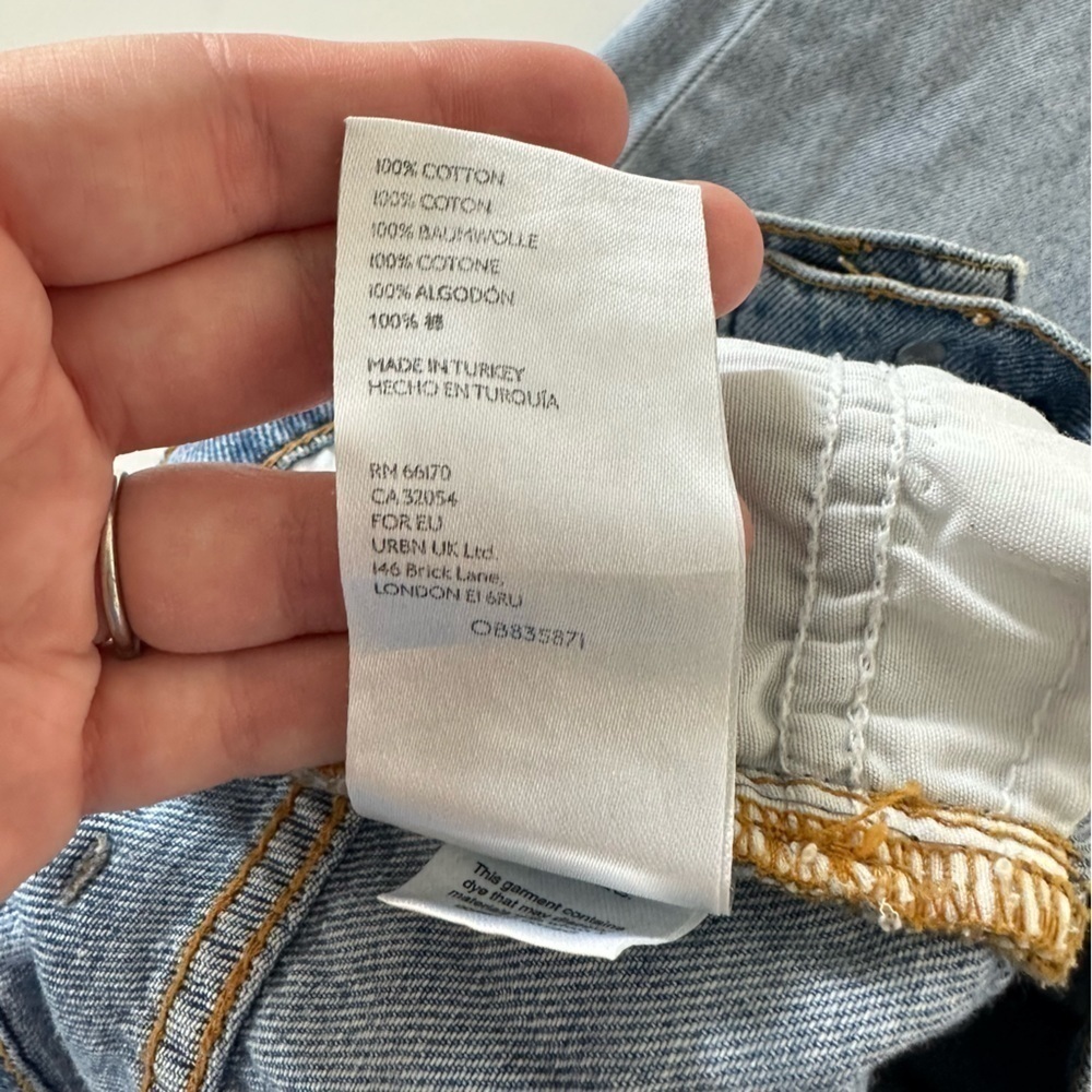 BDG Urban Outfitters Womens Sz 27 High Rise Mom Jeans Distressed Light Wash - Picture 8 of 10